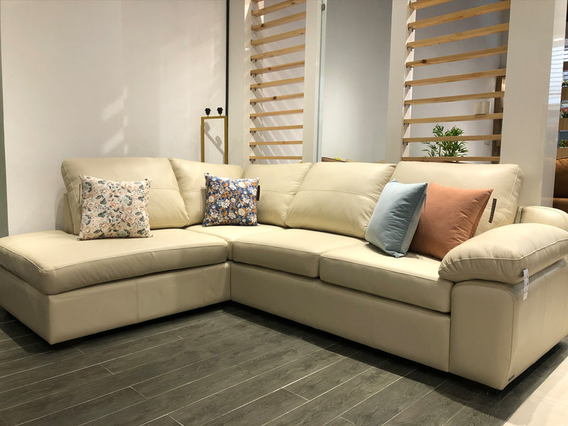 California Corner Leather RHF With Chaise